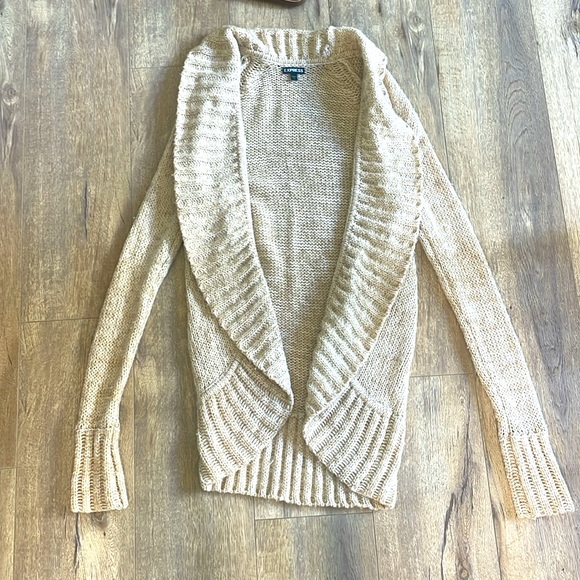 Express cream colored thick cable knit sweater size small - Picture 7 of 7